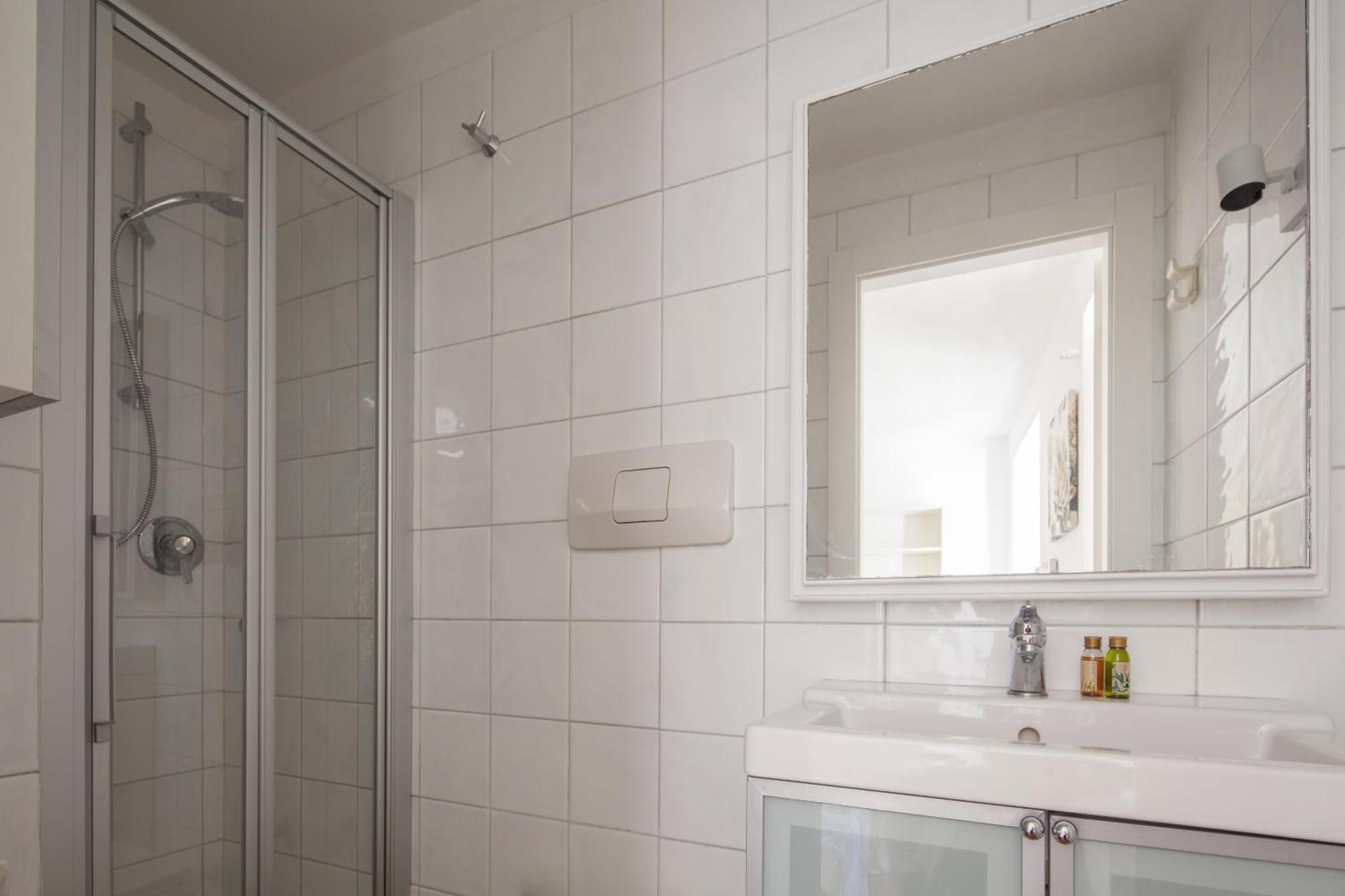 Vicolo Apartment, Pedestrian Centre, 2Bdr, 2,5 Bth, Aircondo, Private Parking, Easy To Train And Ferries, City Life Λα Σπέτσια Εξωτερικό φωτογραφία