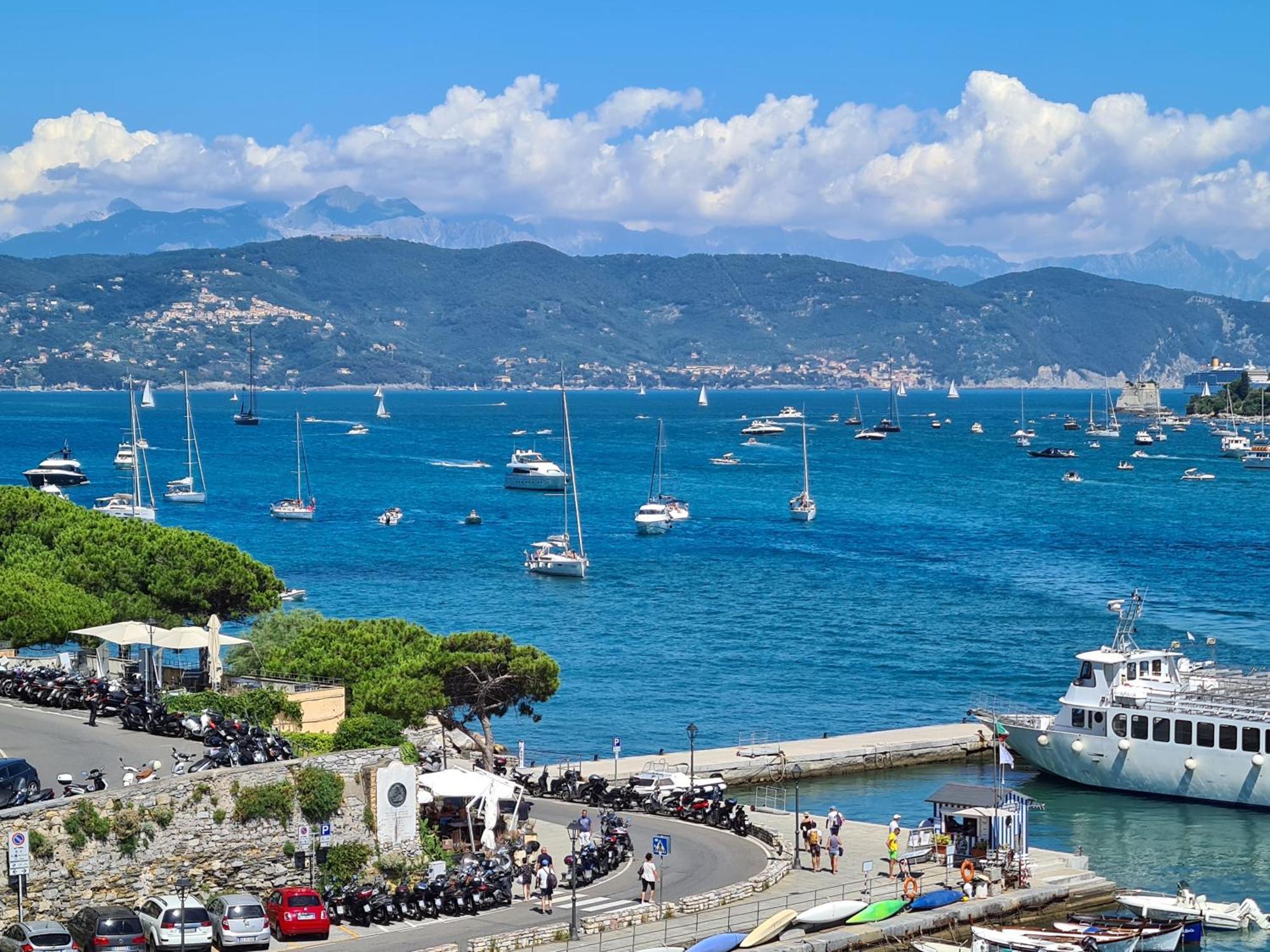 Vicolo Apartment, Pedestrian Centre, 2Bdr, 2,5 Bth, Aircondo, Private Parking, Easy To Train And Ferries, City Life Λα Σπέτσια Εξωτερικό φωτογραφία